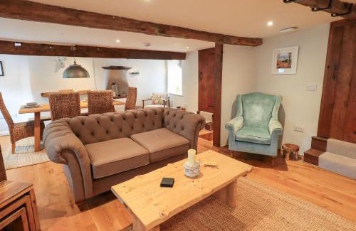 Ambleside House | 8 12 Church Street