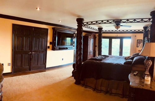 Changewater Villa | 8 acre Mediterranean style villa with 20 mile view