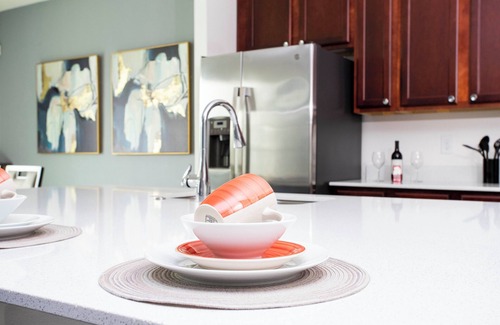 Veranda Palms House | 8-Bedroom Family Mansion with Pool and BBQ Grill