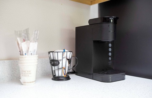 Veranda Palms House | 8-Bedroom Family Mansion with Pool and BBQ Grill