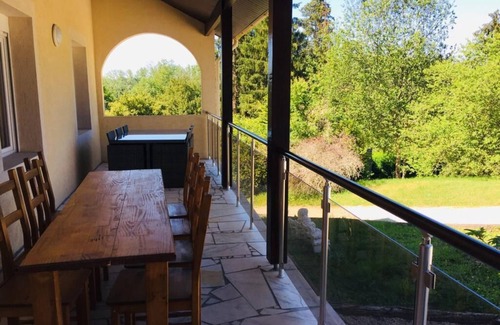 Chateau-Renard House | 8 bedrooms/6-seater jacuzzi/petanque/billiards/babyfoot 1h30 from Paris