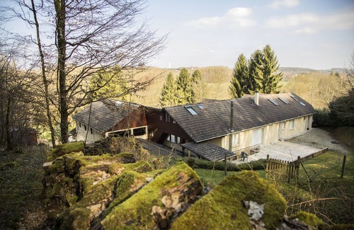 Chateau-Renard House | 8 bedrooms/6-seater jacuzzi/petanque/billiards/babyfoot 1h30 from Paris