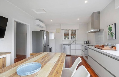 Eastern Beach House | 8 Eastern Beach Road, Eastern Beach, Auckland 2012