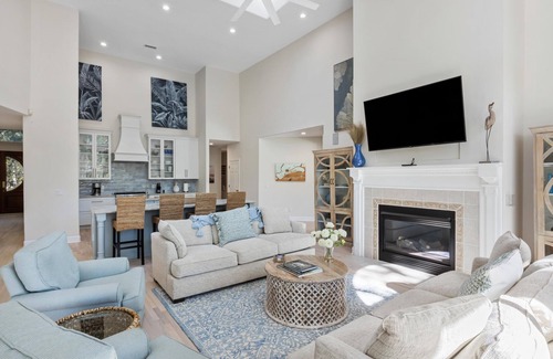 West Beach House | 8 Greensward: 4BR Home, Golf/Lagoon Views, Bike to Beach, Beach Gear/Bike Credit