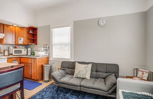Alameda Apartment | 8 Mi to Bay Bridge: Couple's Getaway w/Mtn Views!