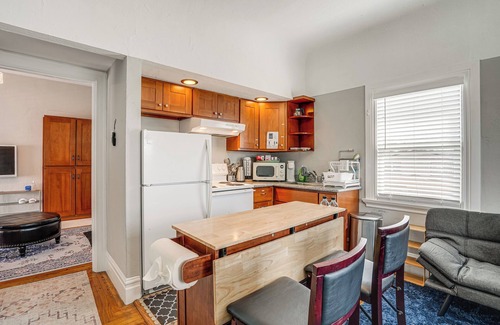 Alameda Apartment | 8 Mi to Bay Bridge: Couple's Getaway w/Mtn Views!