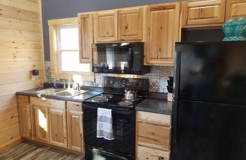 Whittier Cabin | 8 mi to Casino 11 mi to Polar Express, Hot tub, robes and Views, dogs ok