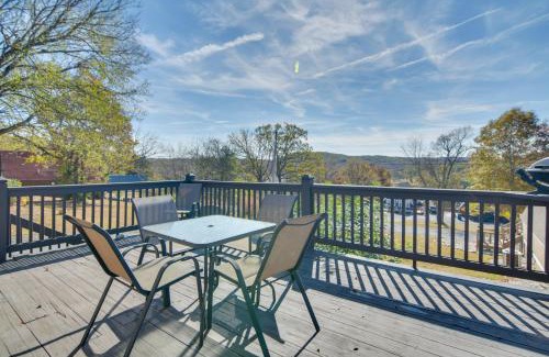 Lampe House | 8 Mi to Dogwood Canyon Cozy Cabin with Deck