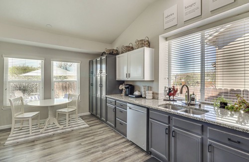 Sparks House | 8 Mi to Dtwn Reno: Cozy Sparks Escape w/Fireplace