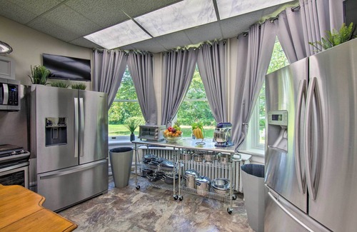 Annville House | 8 Mi to Hersheypark: Luxe Manor in Annville