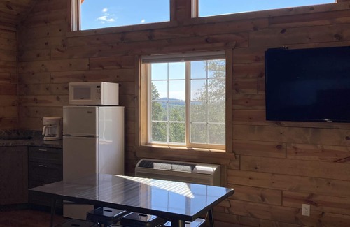 Rapid City Cabin | 8 miles to Mount Rushmore - Sleeps 2 to 6