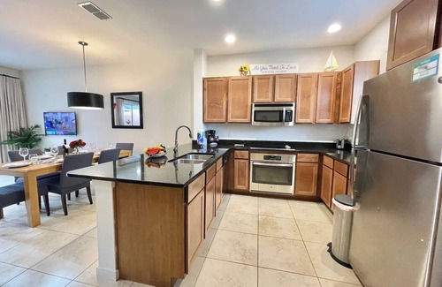 Kissimmee Resort | 8 Minutes to Disney AMAZING Vacation House Private Heated HotTub Relaxing Resort