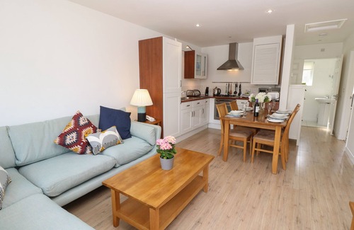 Yarmouth Cottage | 8 MUNDAY COTTAGES, country holiday cottage, with a garden in Yarmouth