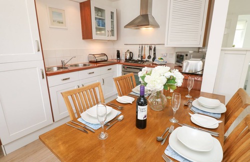 Yarmouth Cottage | 8 MUNDAY COTTAGES, country holiday cottage, with a garden in Yarmouth