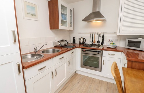 Yarmouth Cottage | 8 MUNDAY COTTAGES, country holiday cottage, with a garden in Yarmouth