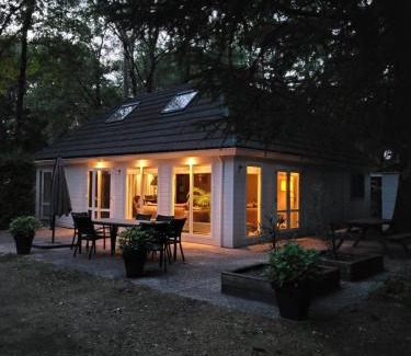 Diessen House | 8 pers vakantiehuis met natuur- sauna en bubbelbad