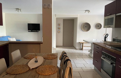 Saint-Paul-en-Foret Villa | 8-person villa in quiet location near lake and beach