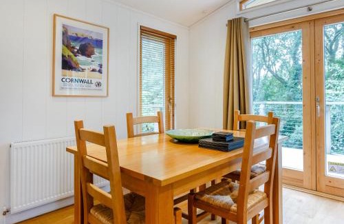 Looe House | 8 Streamside