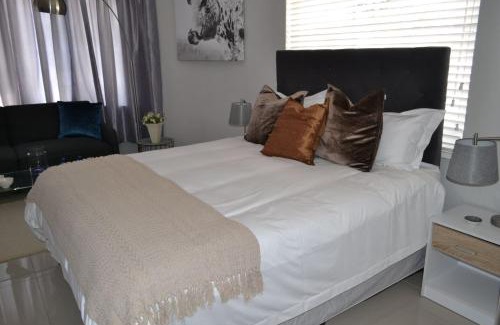 Woodmead House | 8 Woodmead Suites