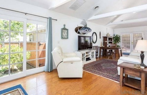 Kensington Cottage | 800 sq ft oasis in kensington
