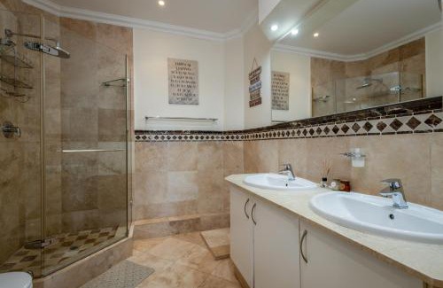Umhlanga Apartment | 802 Oyster Schelles - by Stay in Umhlanga