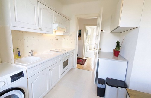 Ahrensburg Apartment | 80m² accommodation with 3 bedrooms for 1-3 people.