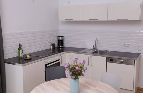 Prenzlauer Berg Apartment | 80QM CONTEMPORARY DESIGN APARTMENT by BENSIMON (4)