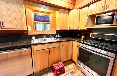 Hico Cabin | 83 Acres | Cabin Hot-tub+FirePit+Orchard ~NR Gorge