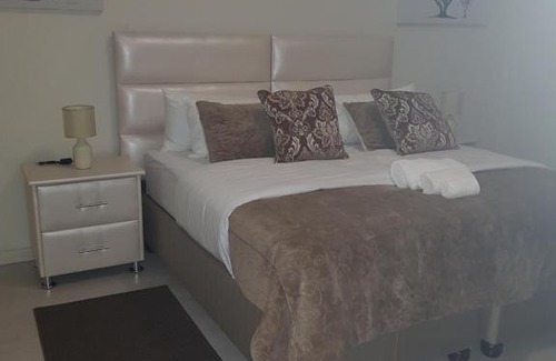 Komani Bed & Breakfast | 83 On Berry