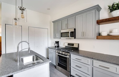 Butchertown Apartment | 839-1F Fully Furnished Long Term Apartment *NULU*