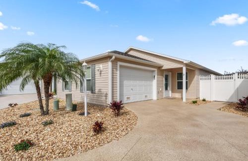 Charlotte Villa | 871 Z4A VILLAGE OF CHARLOTTE by REMAX Premier