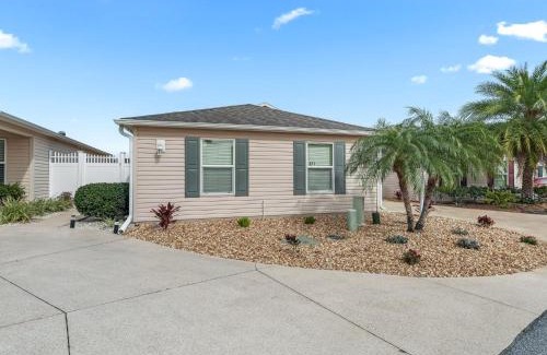 Charlotte Villa | 871 Z4A VILLAGE OF CHARLOTTE by REMAX Premier