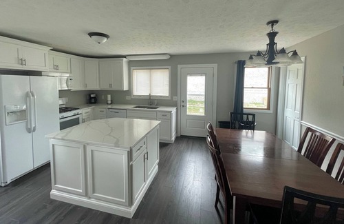 Syracuse House | 88 Feet of Wawasee Channel Frontage