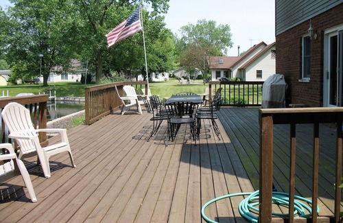 Syracuse House | 88 Feet of Wawasee Channel Frontage
