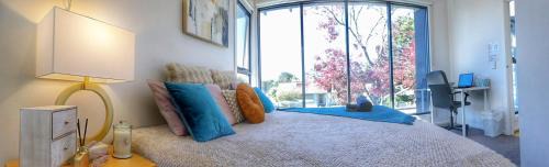 Bentleigh East Apartment | 89B - Your Dream Stay Business or Travel Mornings with coffee in Bentleigh