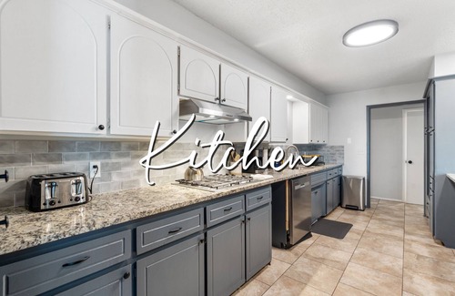 Central Oklahoma City House | 8BR Home for Family + Friendsgiving | Full Oven, Laundry, and Pool Table #08