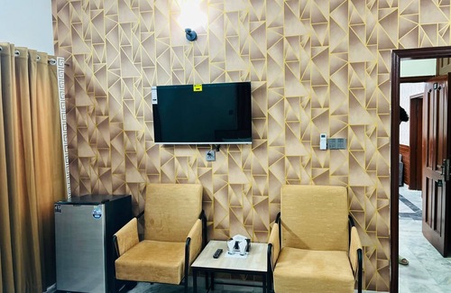 F-8 Sector House | 9-bedroom house in superb Islamabad with WiFi, AC