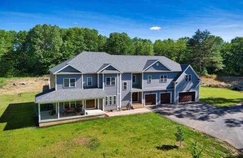 Saratoga Springs House | 9 Bedroom Saratoga Home With In-Ground Heated Pool, HotTub, Firepit, Gourmet Kitchen, Private Office