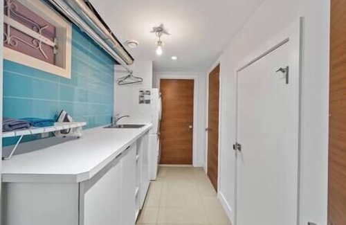 Kensington House | 9 Guests | King Bed | Pin Ball | BBQ | Piano