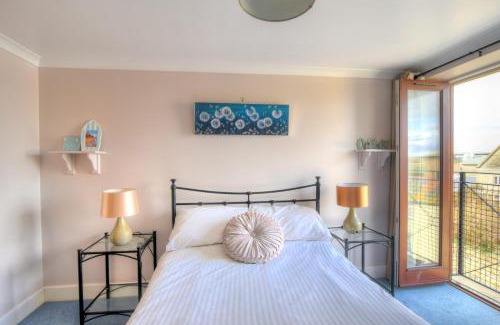 West Bay Apartment | 9 Maritime House