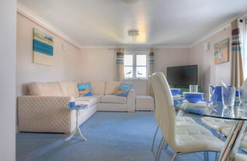 West Bay Apartment | 9 Maritime House
