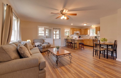 Montrose House | 9 Mi to Effingham: Pet-Friendly Rural Escape