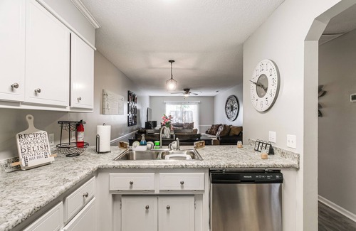 Valdosta Apartment | 9 Mi to Moody Afb: Newly Updated Condo Near Dining