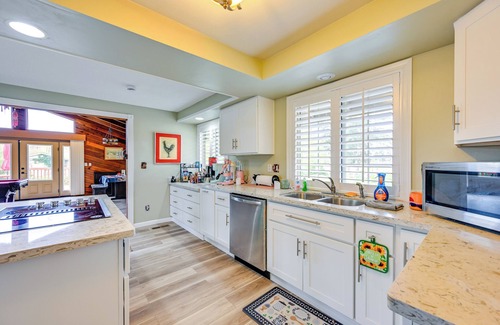 Fort Lewis House | 9 Mi to Spanaway Park: Home w/Indoor Hot Tub