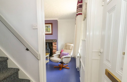 Spalding Cottage | 9 TYDD LOW ROAD, family friendly, with open fire in Tydd St Mary