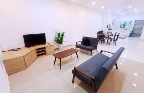 Tanjung Bungah House | 90 Home4Stay 2storeySemi-D gurney&beach Shopping local food