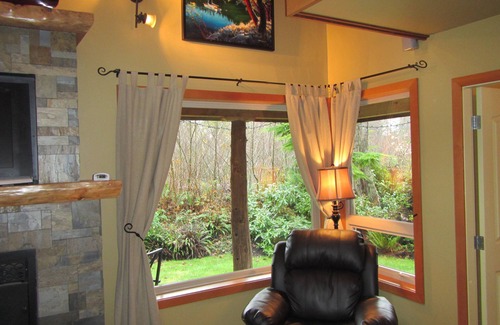 Tofino House | 900 yards from South Chestermans Beach: Tranquil Accommodations