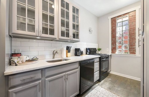 East Allegheny Apartment | 918 James St. #2 · Pro Cleaning