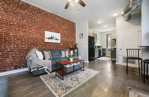 East Allegheny Apartment | 918 James St. #2 · Pro Cleaning