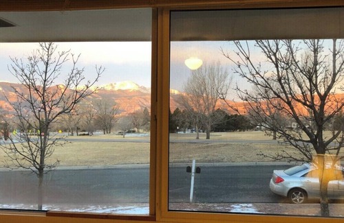 Central Colorado Springs House | [ 950 Weekly /3250 Monthly Rate]n3BR/1BA + Pets + Pikes Peak Views + Near Parks
